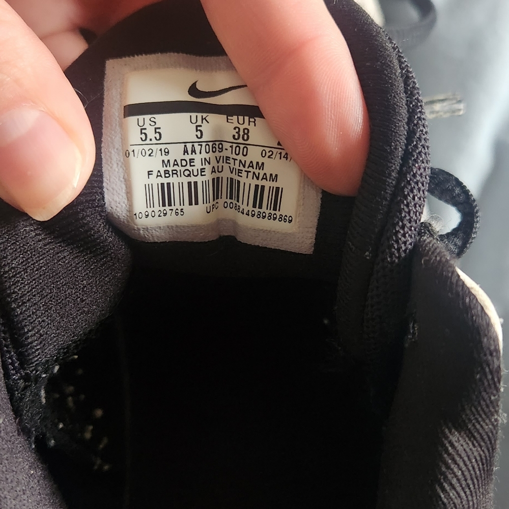 Boys nike size 5.5